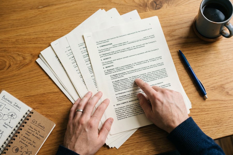 Side-by-side comparison chart of Solo 401k versus SEP IRA contribution limits for W-2 earners