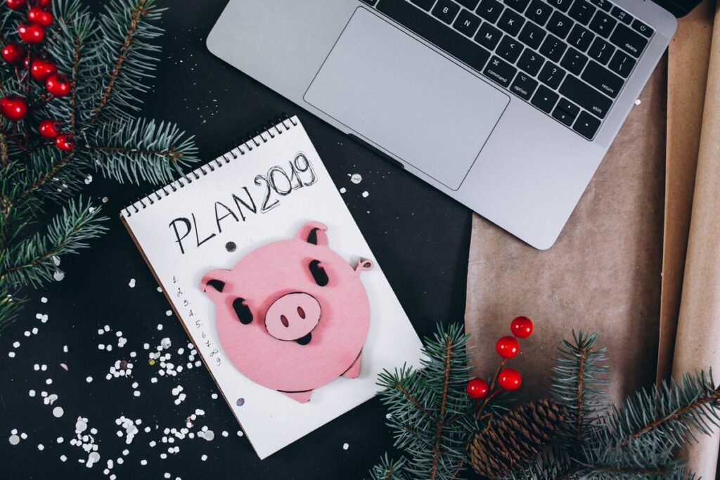 Calendar showing June start date for holiday budgeting with monthly savings tracker